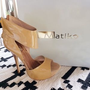 NEW in Box Matiko Shiloh Heels (size 7)